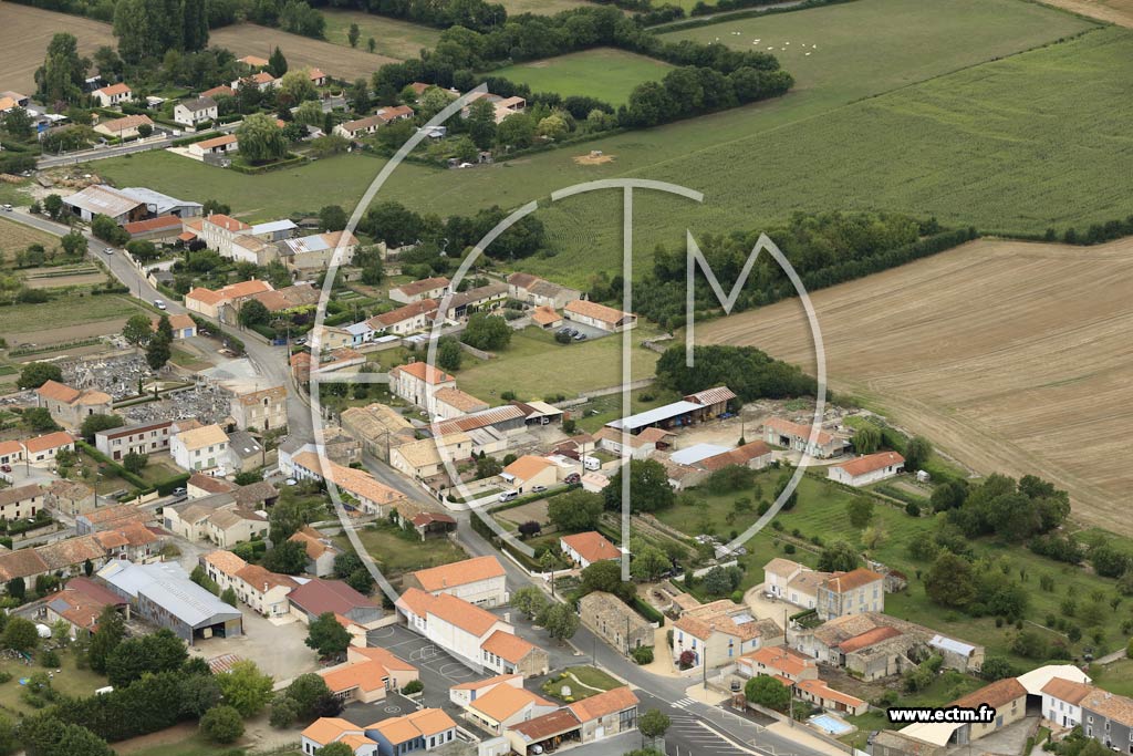 Photo arienne de Saint-Martin-de-Bernegoue
