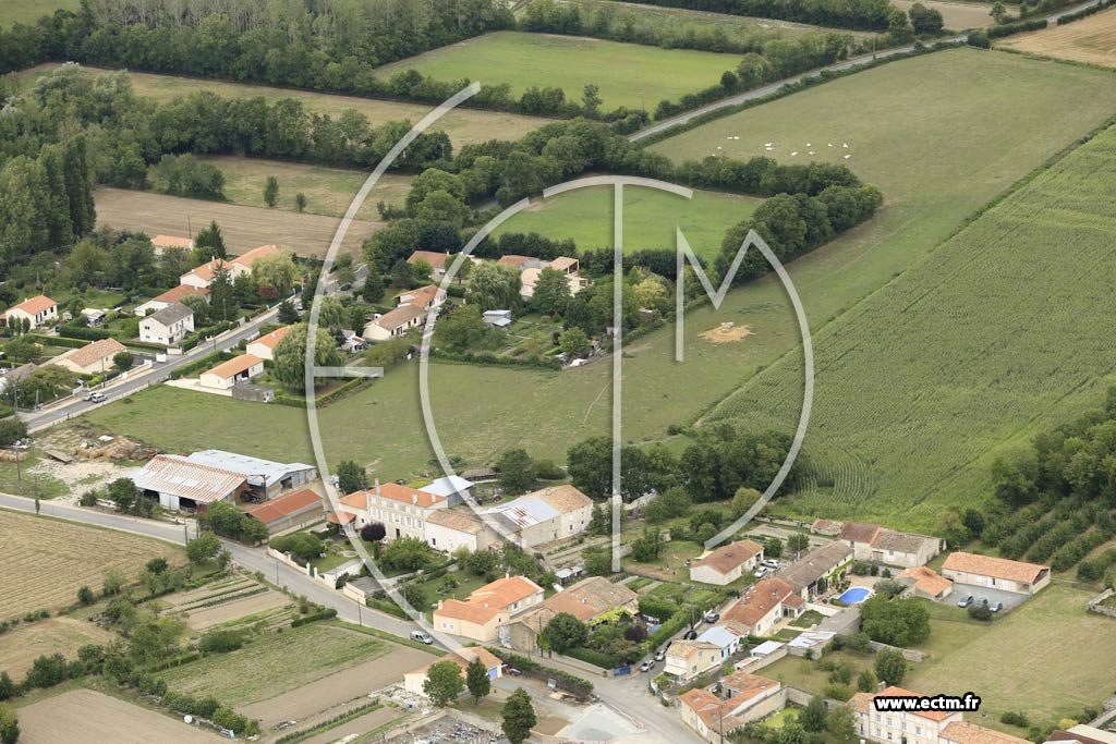 Photo arienne de Saint-Martin-de-Bernegoue