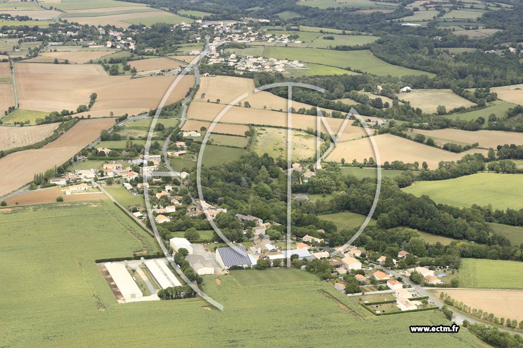 Photo arienne de Sainte-Ouenne (la Pierredire)