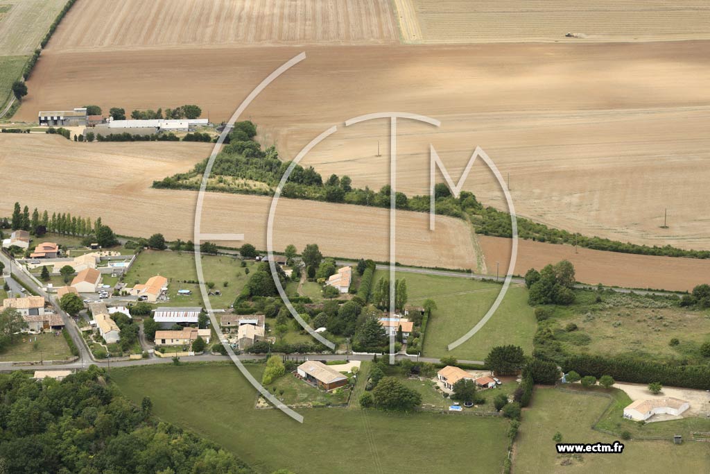 Photo arienne de Sainte-Ouenne (la Pierredire)
