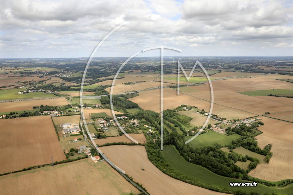 Photo arienne de Sainte-Ouenne (les Optoleries)
