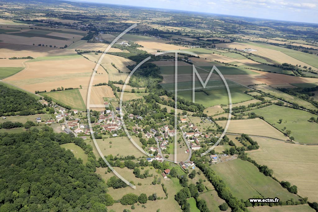 Photo arienne de Le Bourg-Saint-Lonard (Fougy)