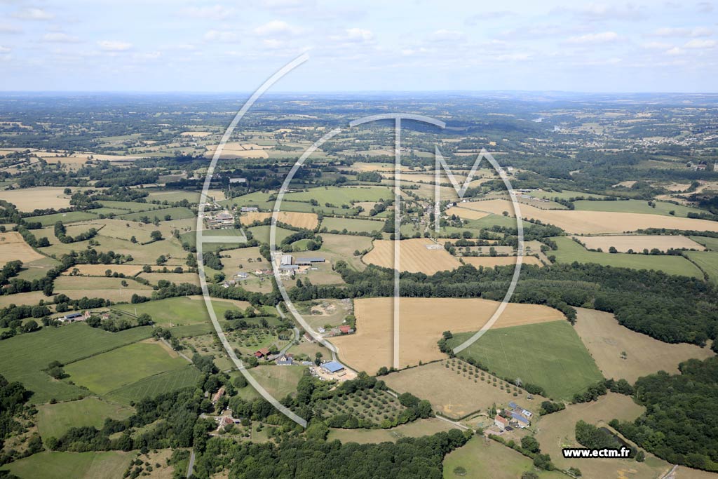 Photo arienne de Mnil-Jean (la Commune Jouanne - la Touche)