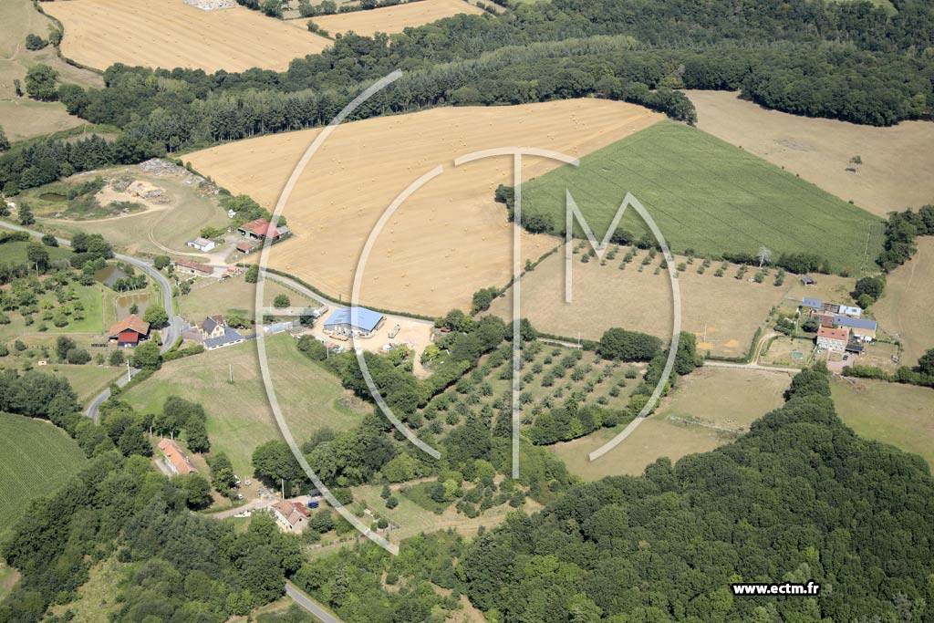 Photo arienne de Mnil-Jean (la Commune Jouanne - la Touche)