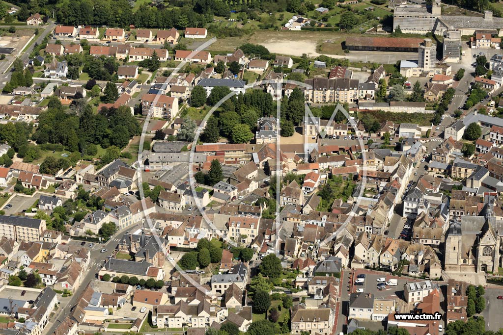 Photo arienne de Nogent-le-Roi (Centre)