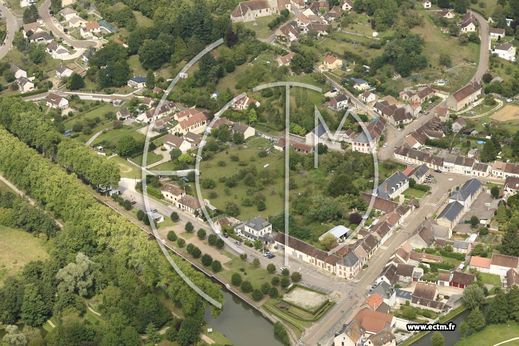Photo arienne de Rogny-les-Sept-cluses (Centre)