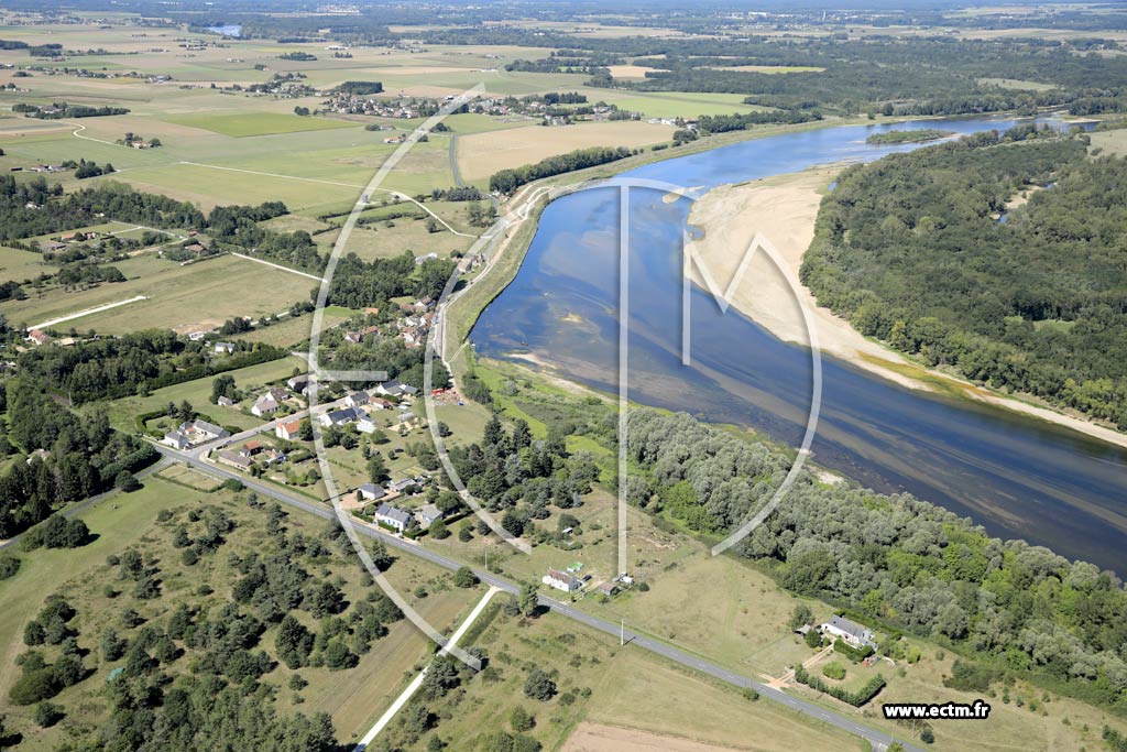 Photo arienne de Guilly (Bouteille)