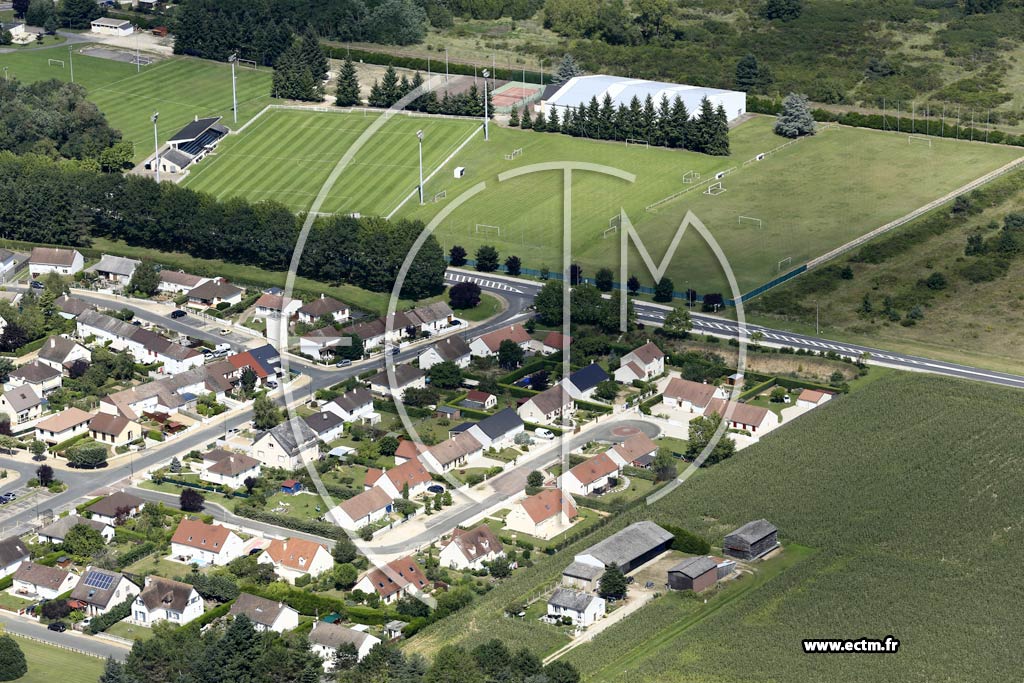 Photo arienne de Saint-Denis-de-l'Htel (les Dords)
