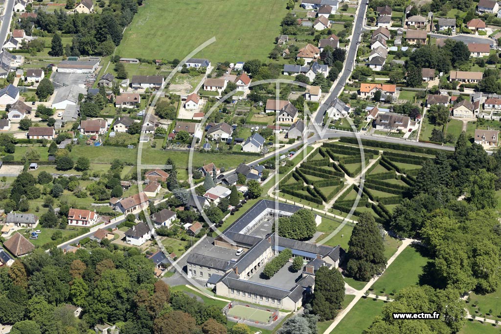 Photo arienne de Aubigny-sur-Nre (Centre)