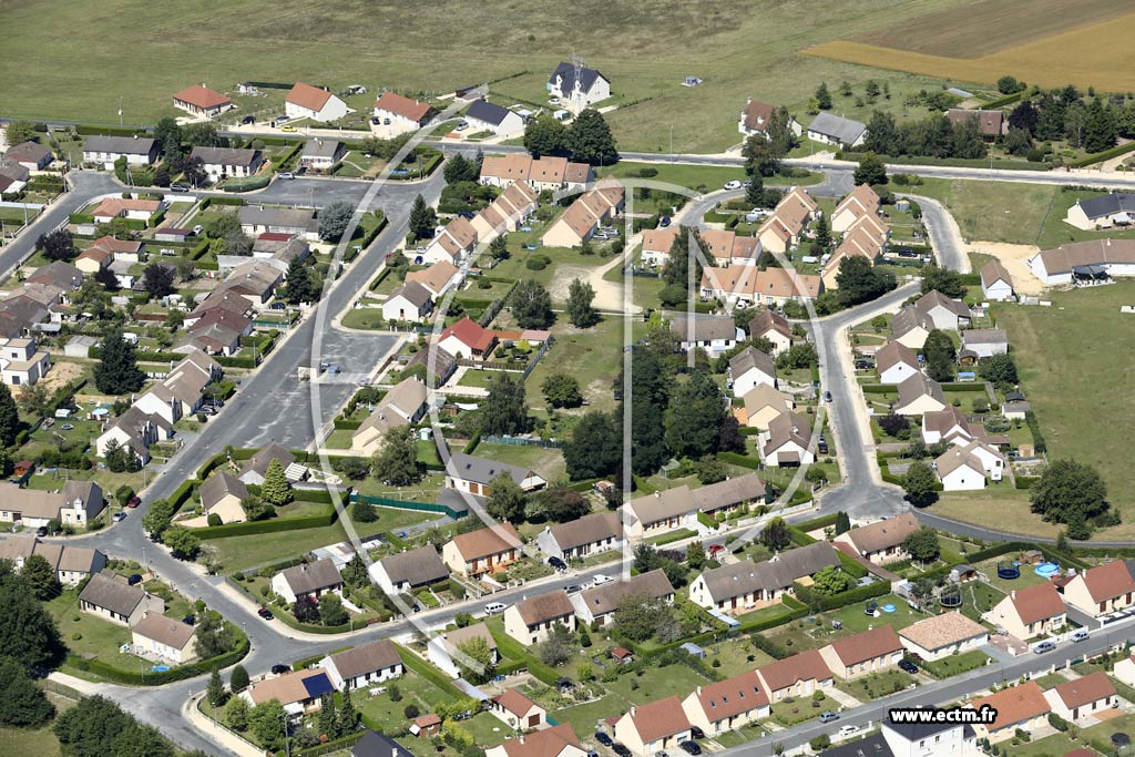 Photo arienne de Aubigny-sur-Nre (Ouest)
