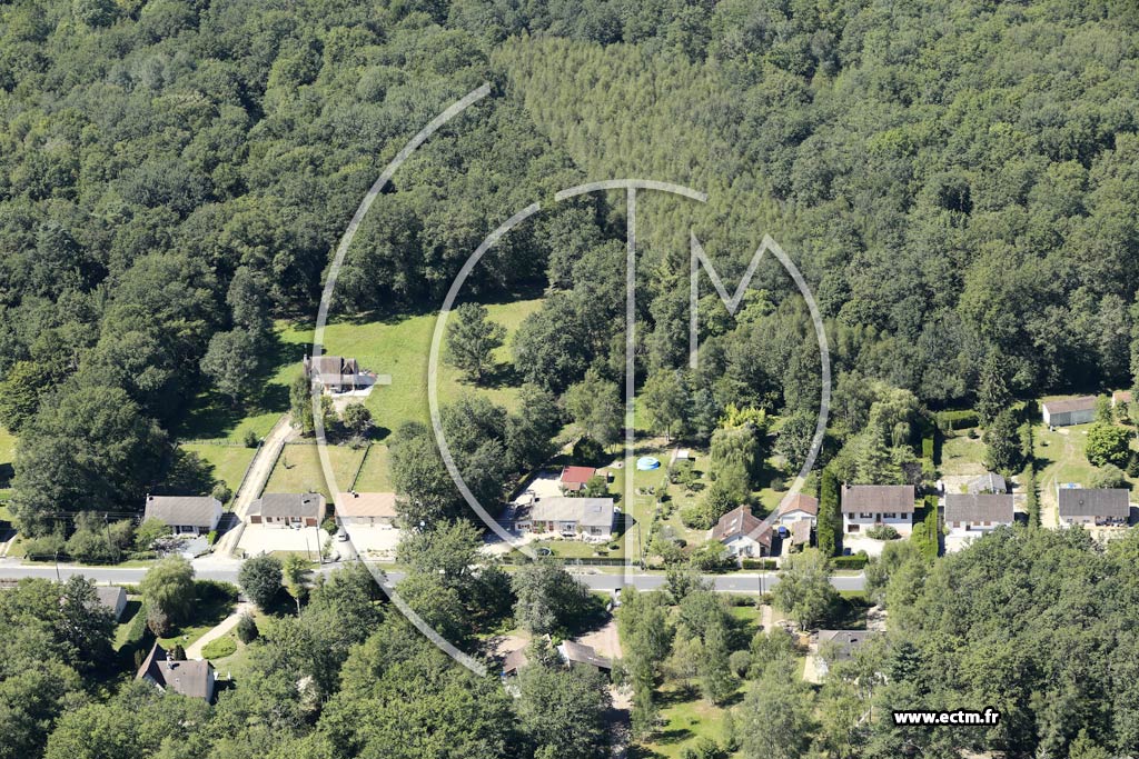 Photo arienne de Neuvy-sur-Barangeon (le Pot  l'Eau)
