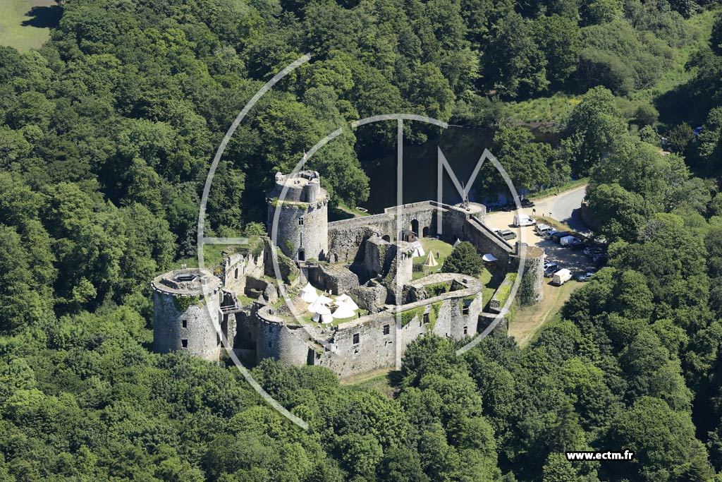 Photo arienne de Tonqudec  (Chteau de Tonqudec)