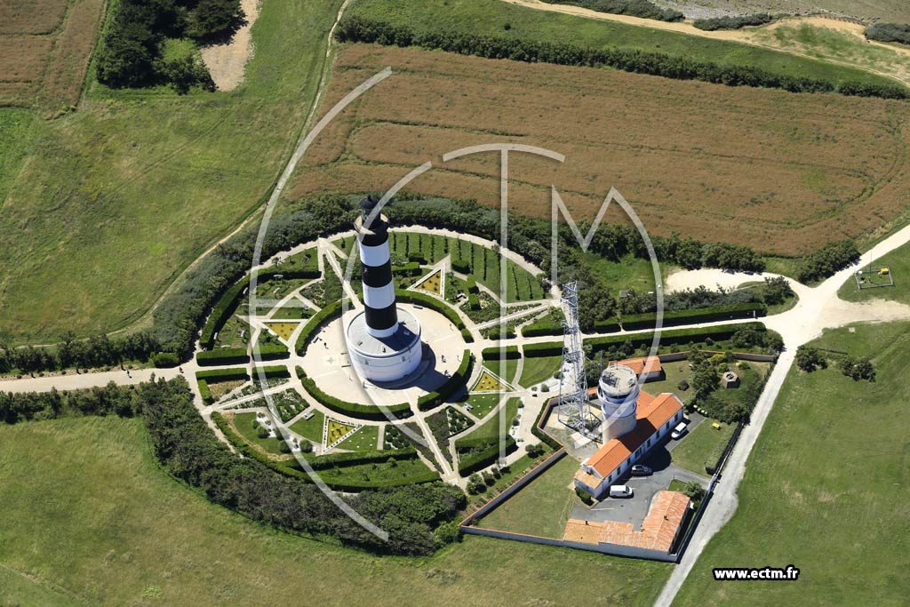 Photo arienne de Saint-Denis-d'Olron (Phare de Chassiron)