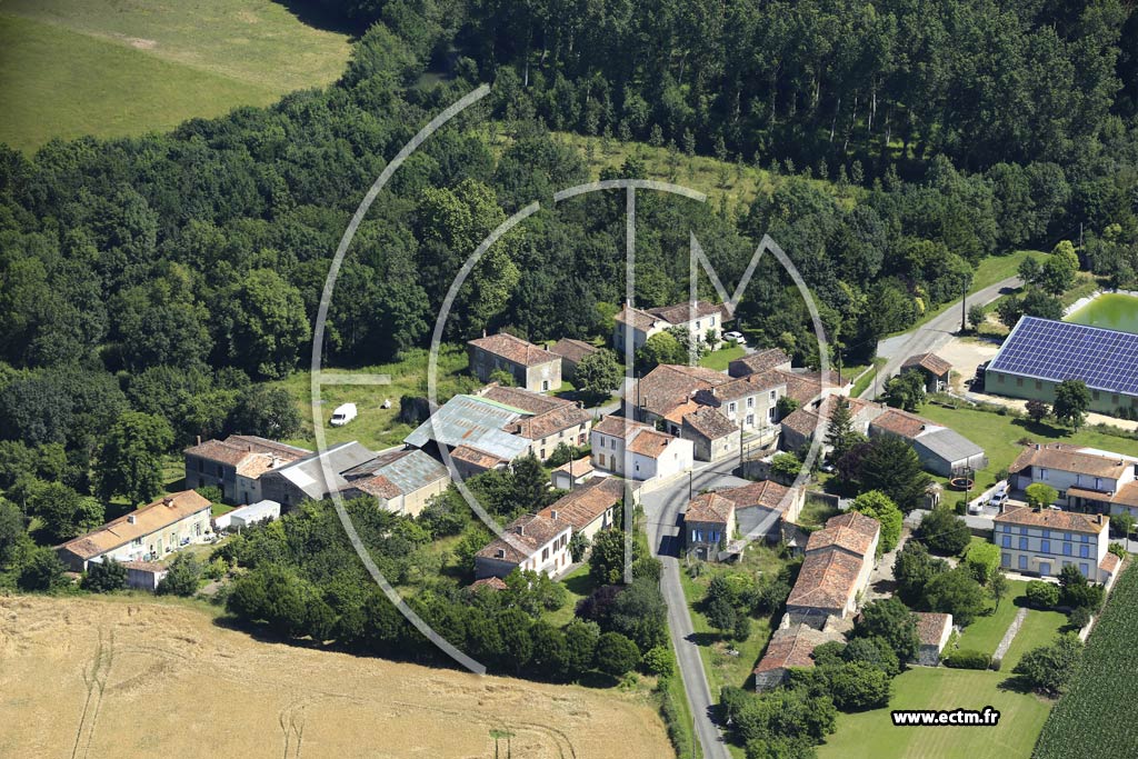 Photo arienne de Dampierre-sur-Boutonne (La Sauzaie)