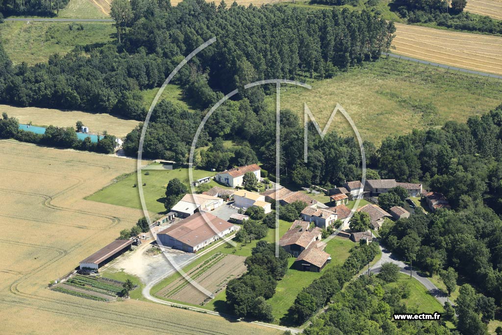 Photo arienne de Dampierre-sur-Boutonne (Petite Ville des Eaux)