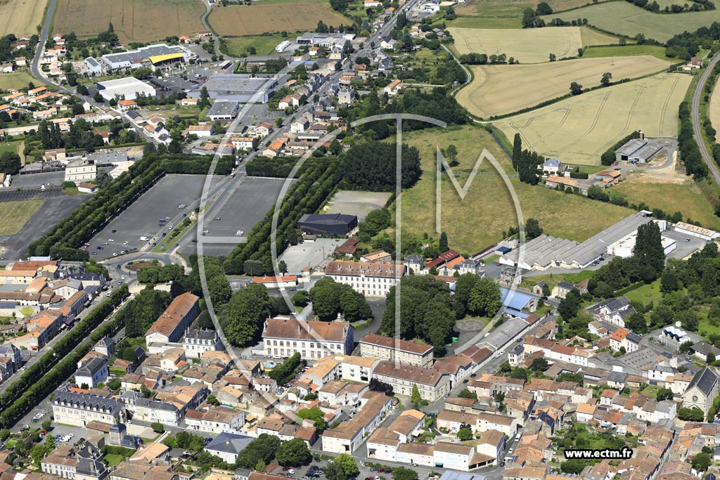 Photo arienne de Saint-Maixent-l'cole