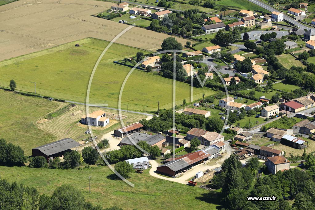 Photo arienne de Sainte-Eanne (La Villedieu de Combl)