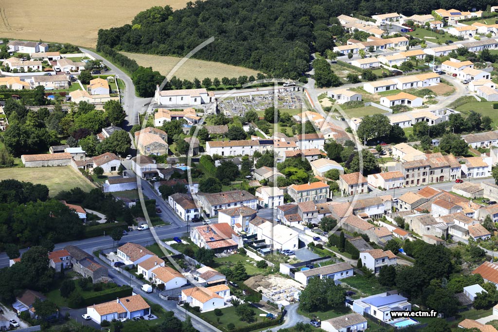 Photo arienne de Ferrires