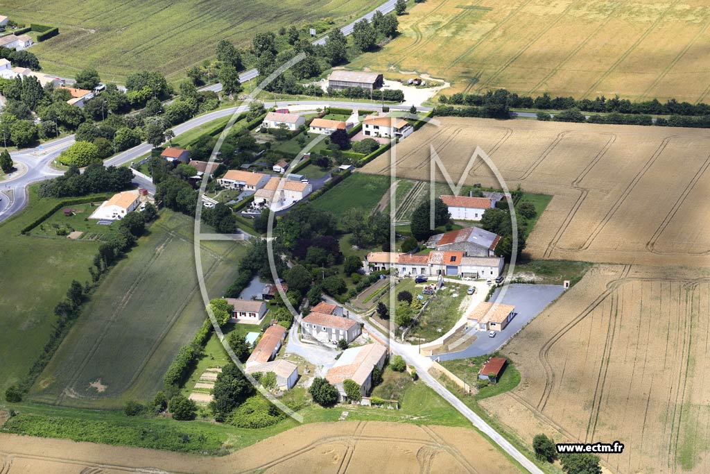 Photo arienne de Muron (les Trois moulins)