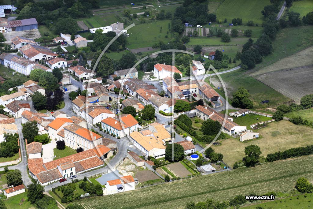 Photo arienne de Saint-Georges-du-Bois (Cur)