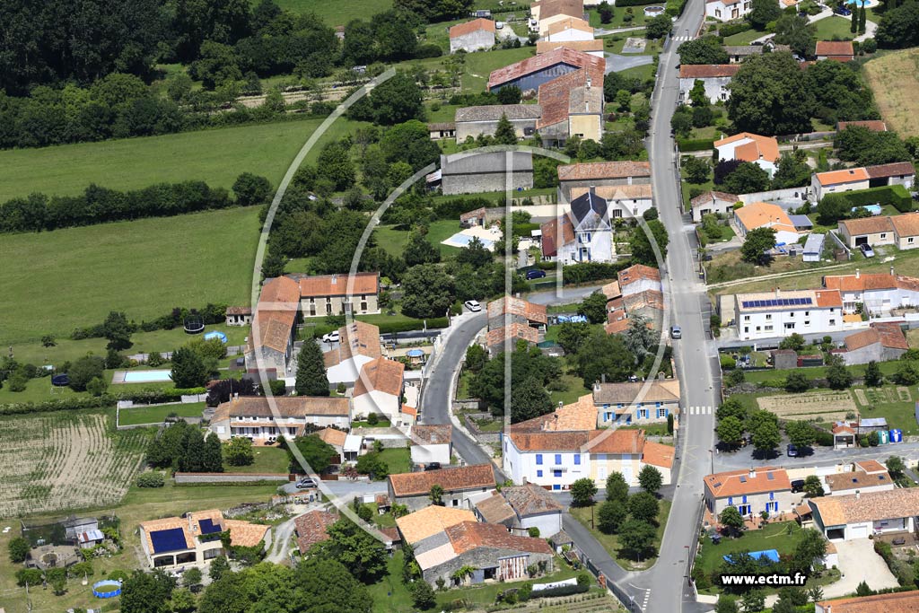 Photo arienne de Saint-Germain-de-Marencennes (Brette)