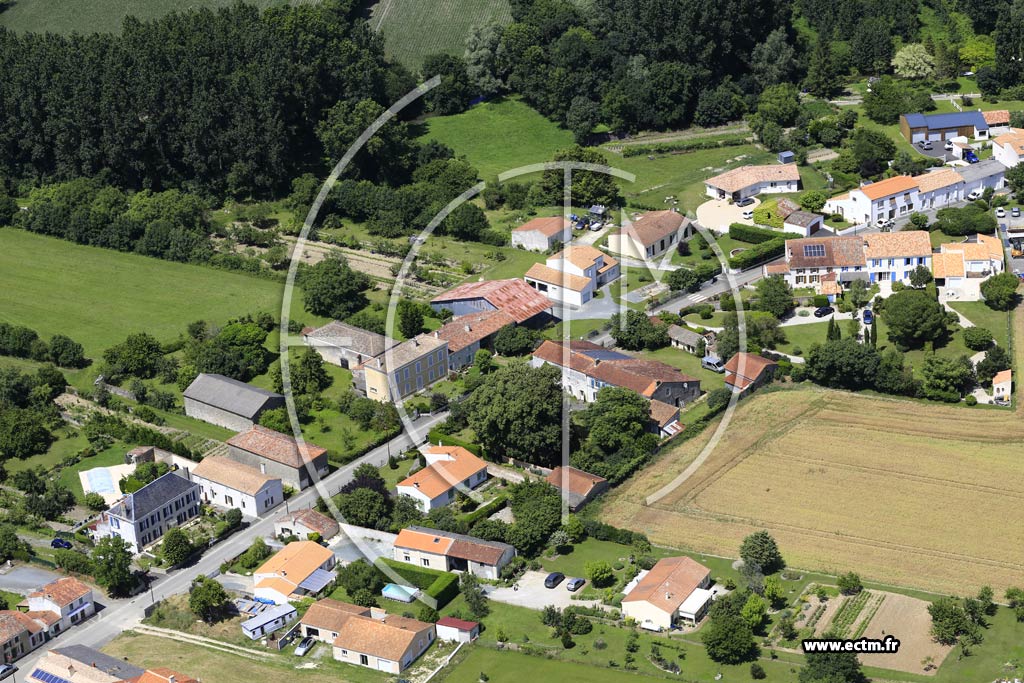 Photo arienne de Saint-Germain-de-Marencennes (Brette)