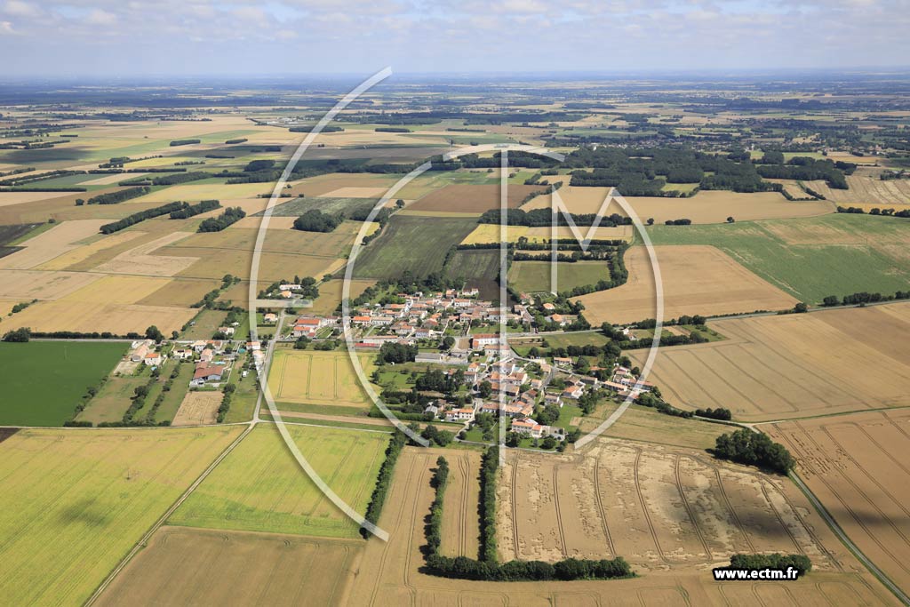 Photo arienne de Saint-Saturnin-du-Bois (Chabosse)