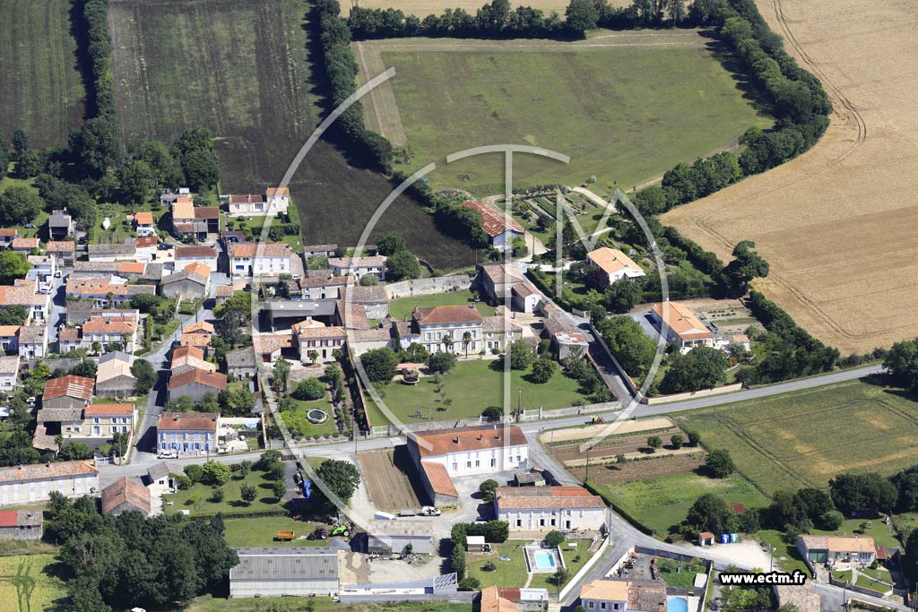 Photo arienne de Saint-Saturnin-du-Bois (Chabosse)