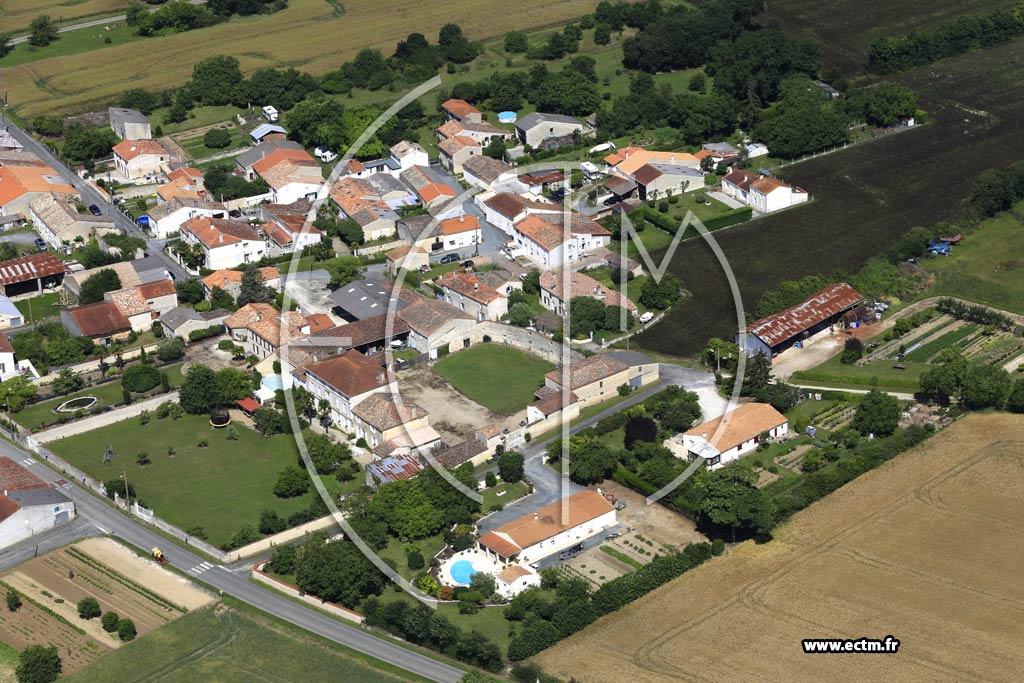 Photo arienne de Saint-Saturnin-du-Bois (Chabosse)
