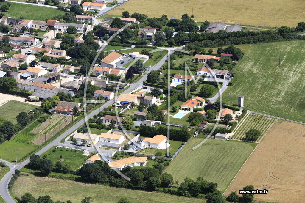 Photo arienne de Saint-Saturnin-du-Bois (le Coudret)