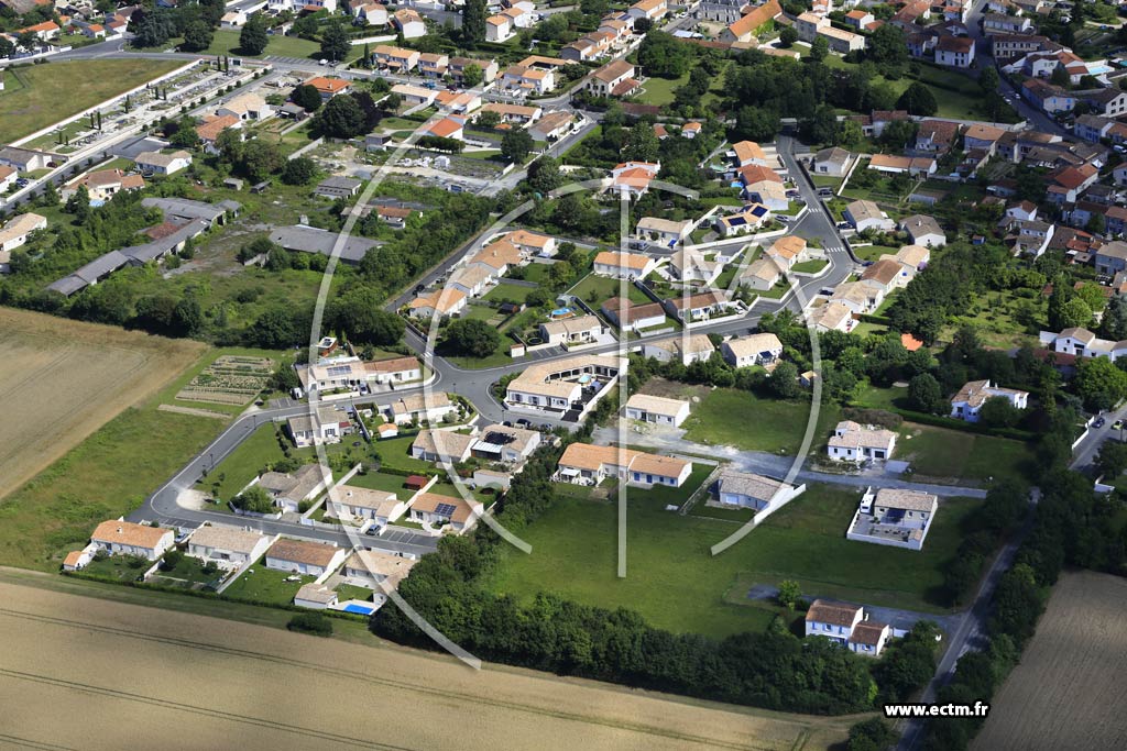 Photo arienne de Surgres (le Four  chaux)