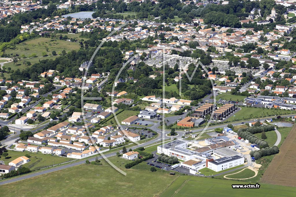 Photo arienne de Surgres (Saint-Gilles)