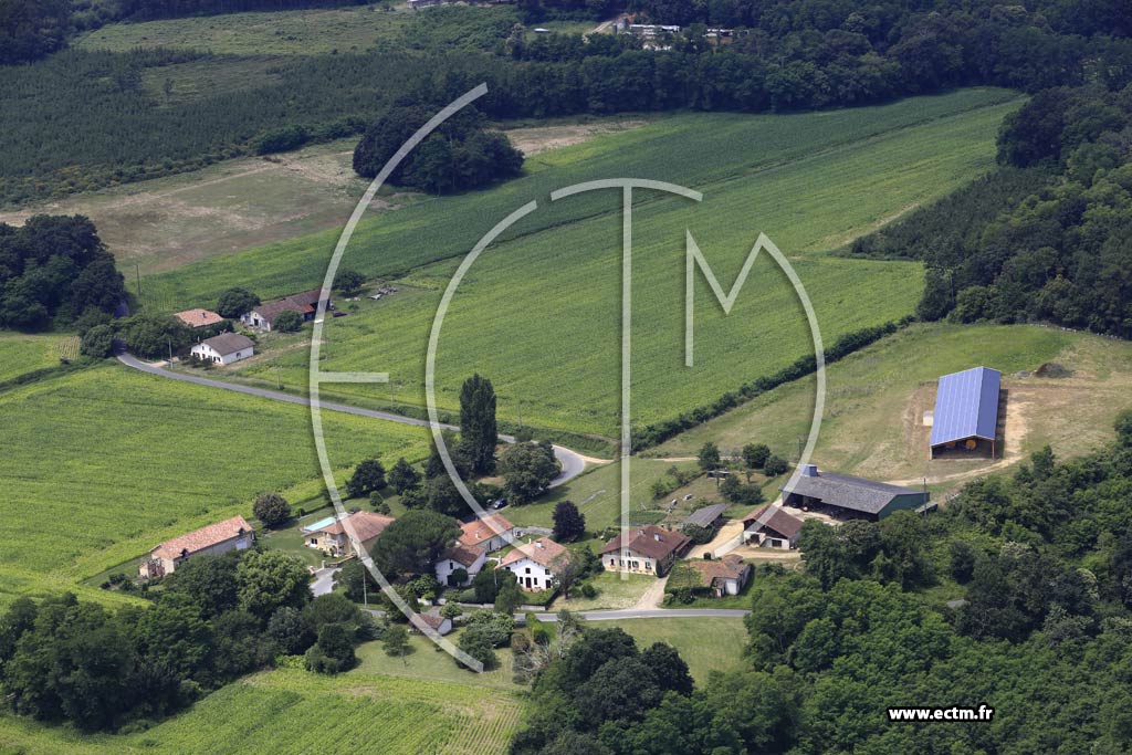 Photo arienne de Saint-Jean-de-Lier (Saumon)