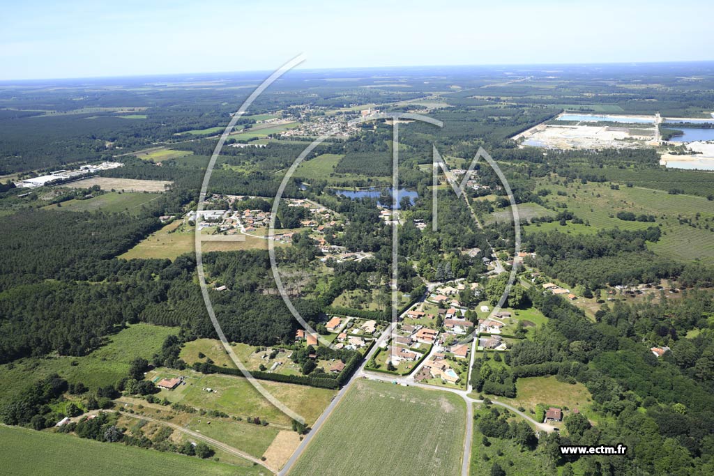 Photo arienne de Saint-Vincent-de-Paul (les Forges)