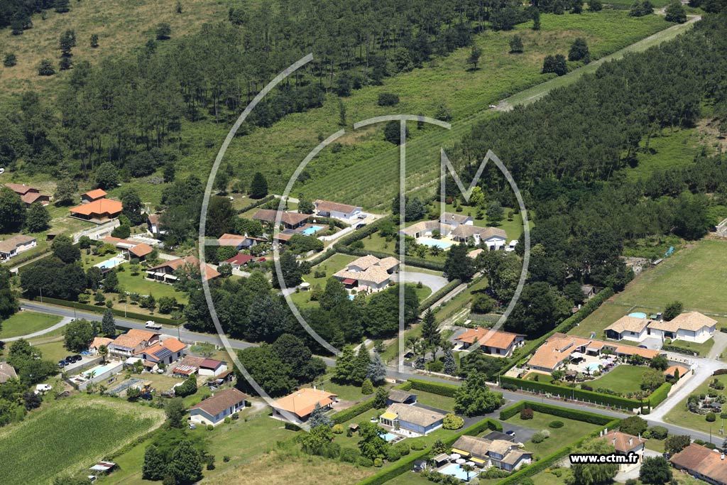 Photo arienne de Saint-Jean-de-Marsacq (Besanon)