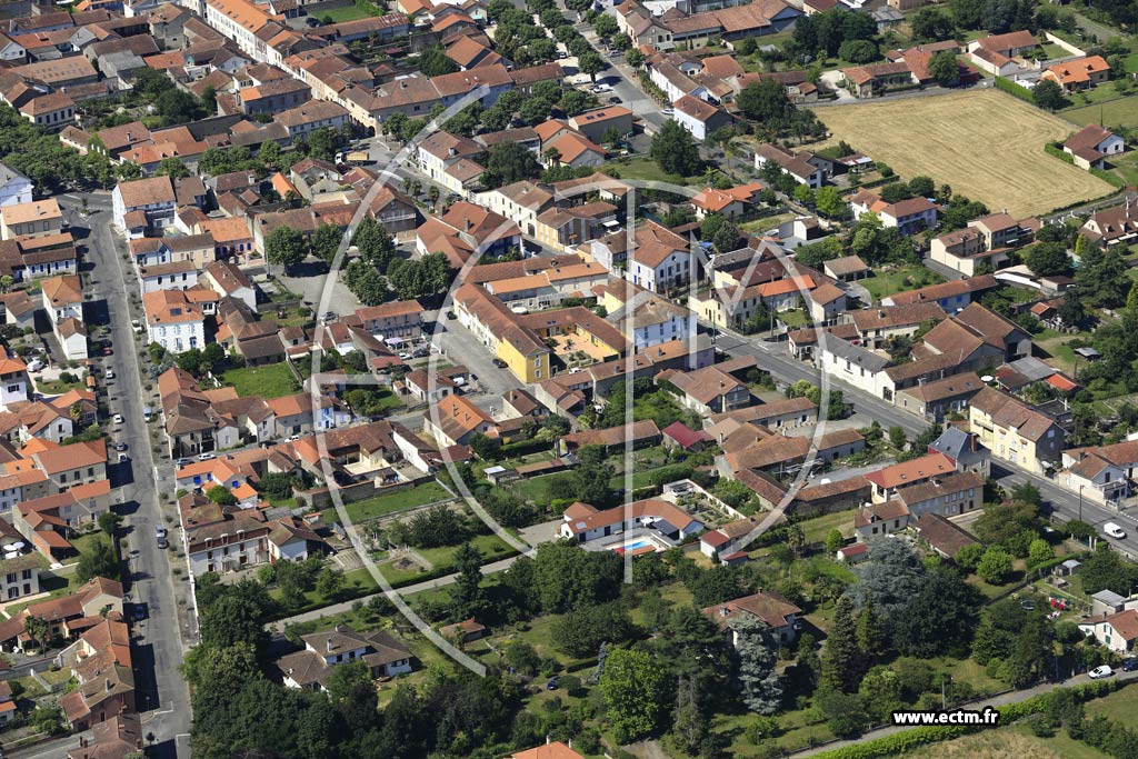 Photo arienne de Maubourguet (le Foirail)