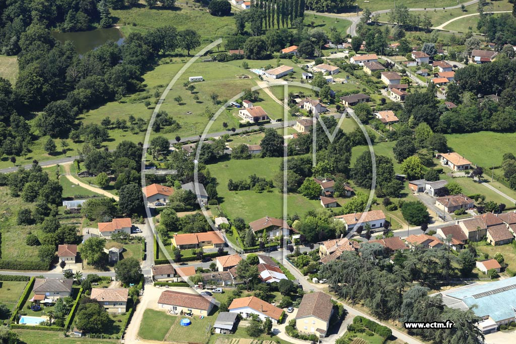 Photo arienne de Castelnau-d'Auzan-Labarrre