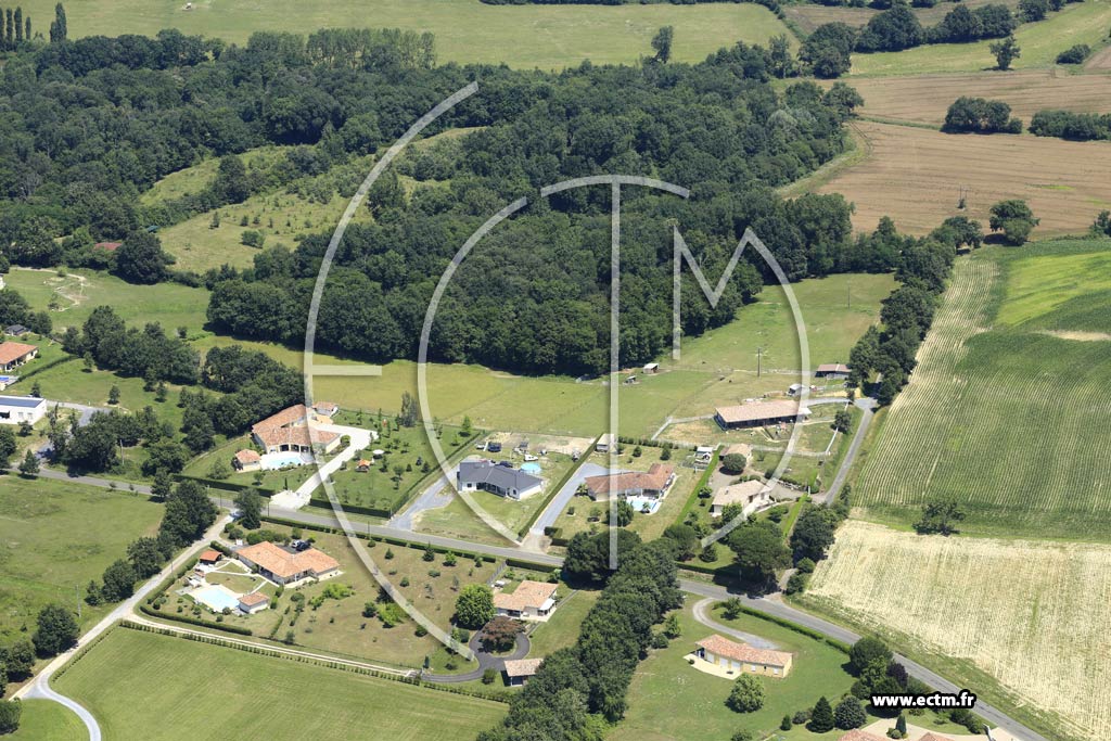 Photo arienne de Nogaro (Lapujolle)
