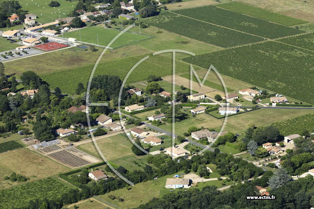 Photo arienne de Mouliets-et-Villemartin (les Grandes Bornes)
