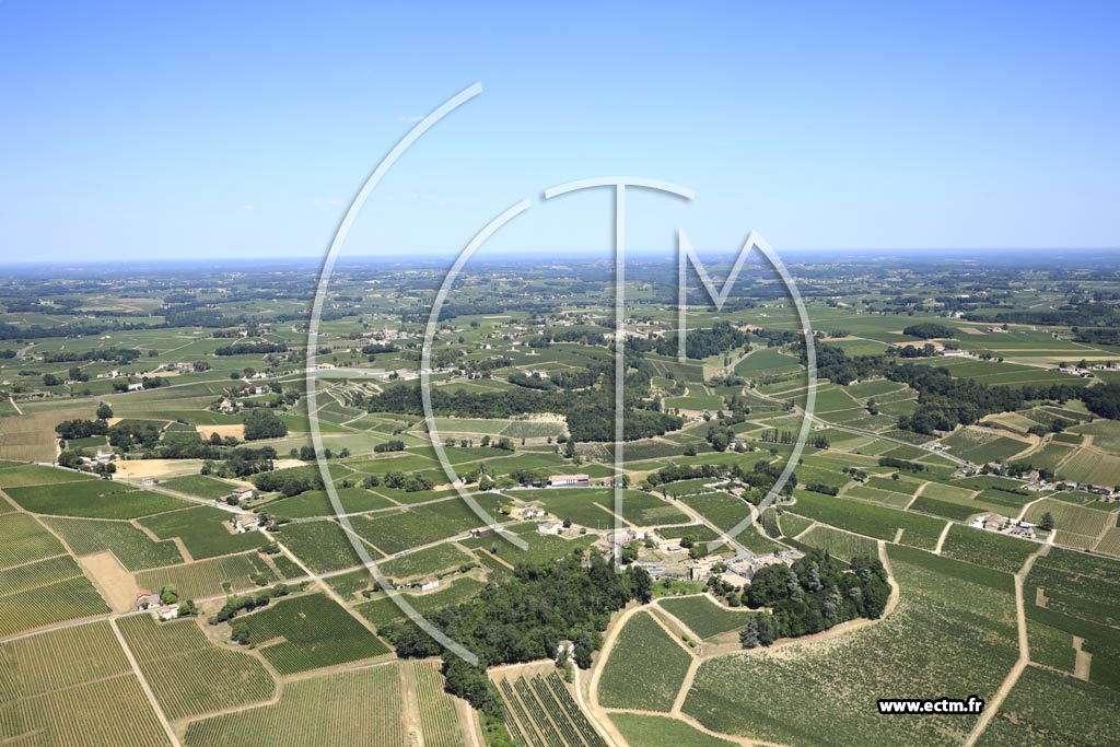 Photo arienne de Saint-Laurent-des-Combes (le Tertre)