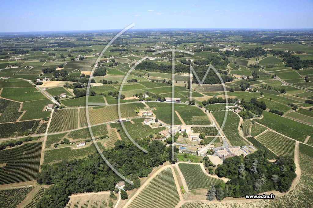 Photo arienne de Saint-Laurent-des-Combes (le Tertre)