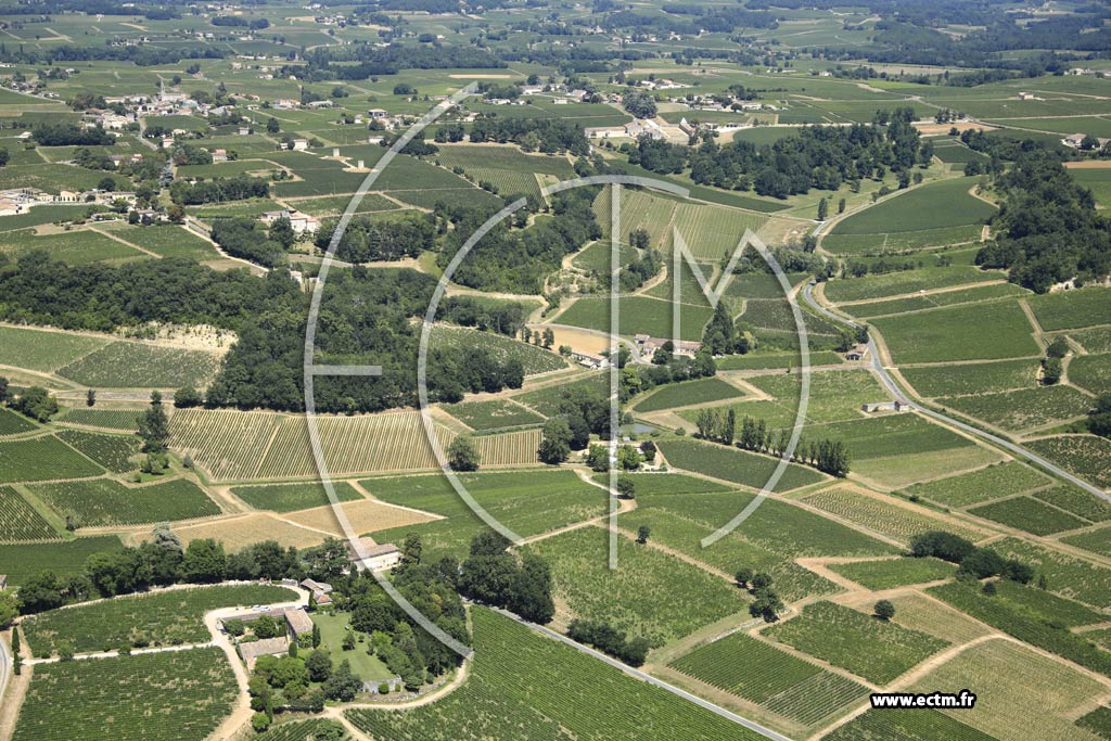 Photo arienne de Saint-Laurent-des-Combes (le Tertre)