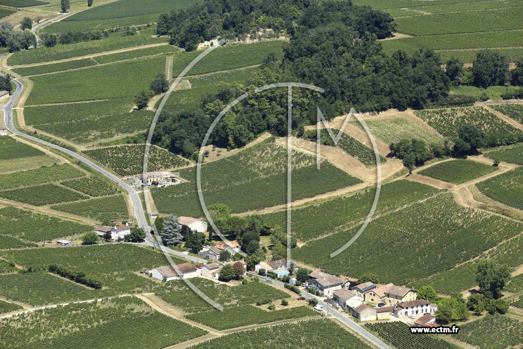 Photo arienne de Saint-Laurent-des-Combes (Lesparaud)