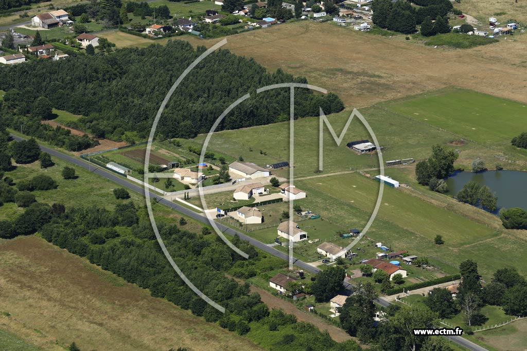 Photo arienne de Saint-Antoine-de-Breuilh (les Laurents)
