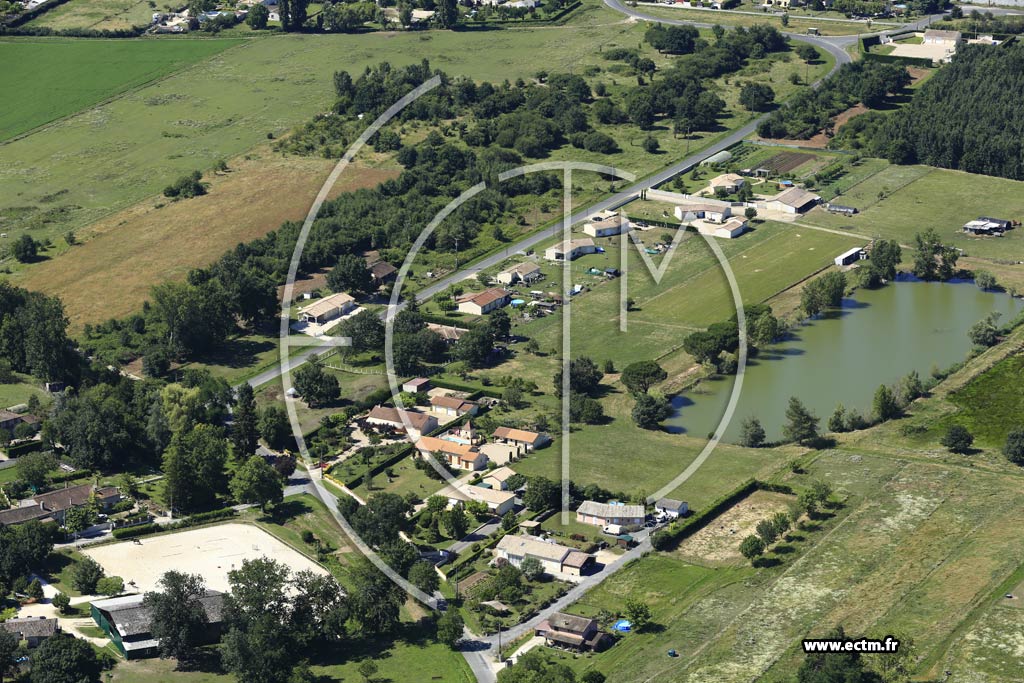 Photo arienne de Saint-Antoine-de-Breuilh (les Laurents)