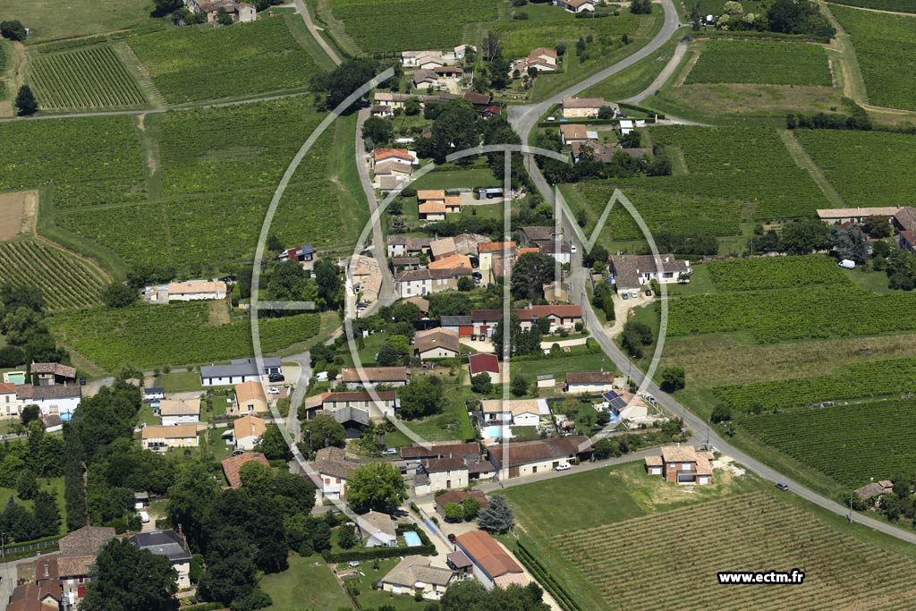 Photo arienne de Sainte-Croix-du-Mont (Lagrande)