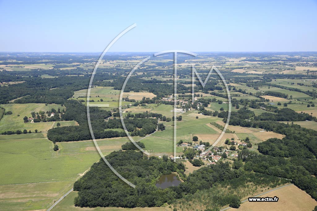 Photo arienne de Bourg-du-Bost (la Lande)