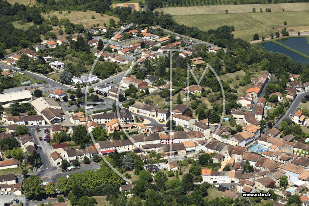 Photo arienne de Saint-Aulaye-Puymangou
