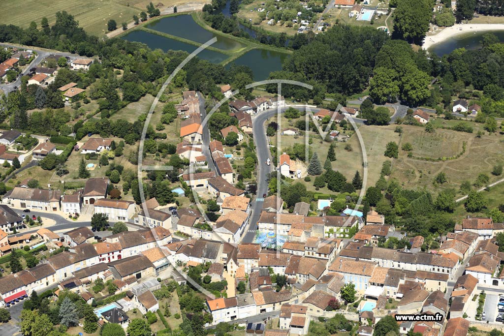 Photo arienne de Saint-Aulaye-Puymangou