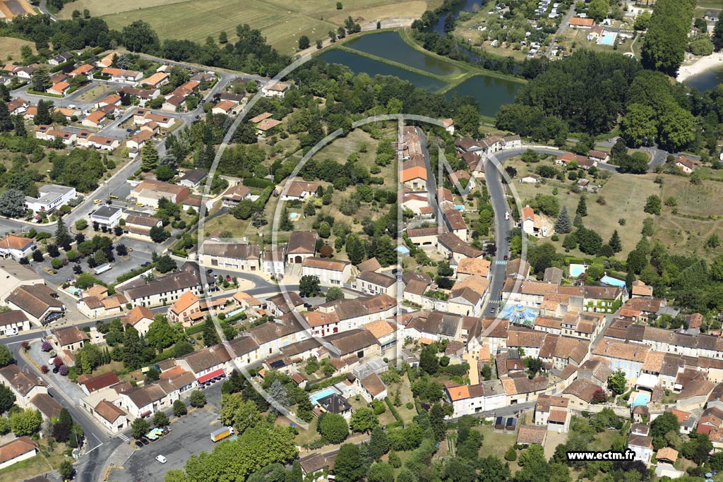 Photo arienne de Saint-Aulaye-Puymangou